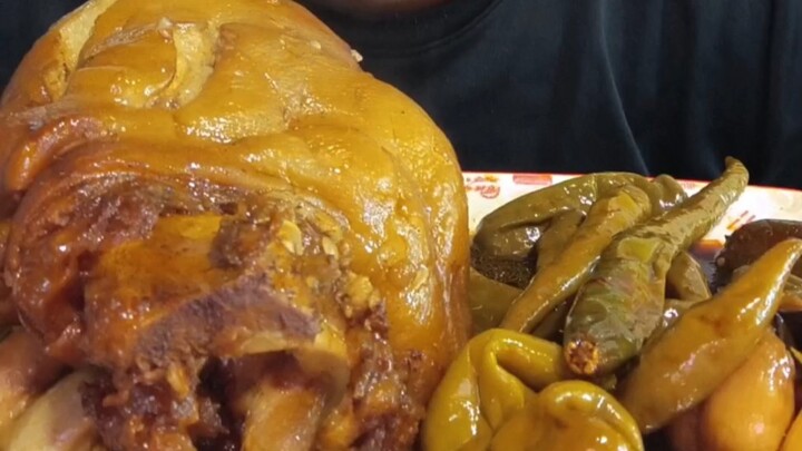 The big pork knuckle is so delicious, it’s awesome!