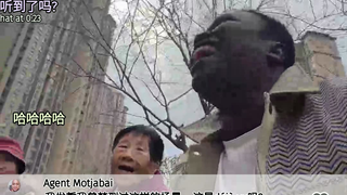 Orang asing dikelilingi oleh nenek dari Timur Laut, gudang pemikiran orang Eropa-Amerika sendiri, pa