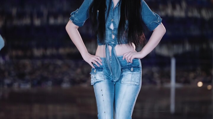 Ahyeah—Tarian versi Jungkook, si Cowok Jeans datang! Tutorial biar celana low-rise nggak melorot.