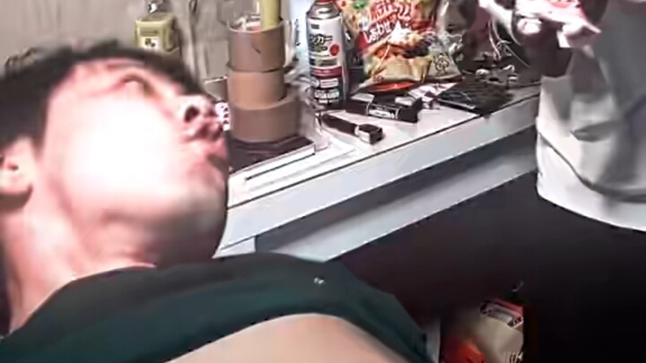 Không giống như diễn.