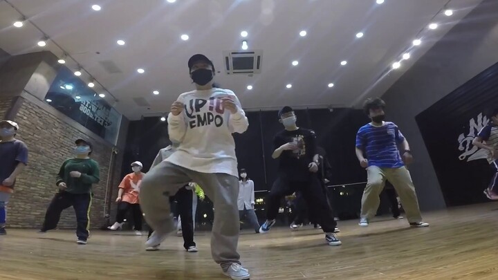 Bạn có cảm giác khó chịu khi di chuyển không? Bạn có bị cứng cổ không? Bạn có thể di chuyển cổ không