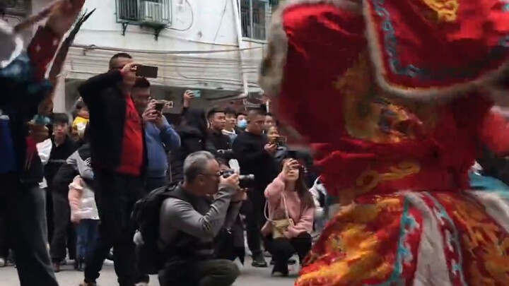 Jika seseorang mengatakan bahwa orang Han tidak pandai menyanyi dan menari, Anda dapat dengan yakin 