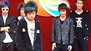 The non-mainstream dances of more than a decade ago, the male and female gods you can't catch