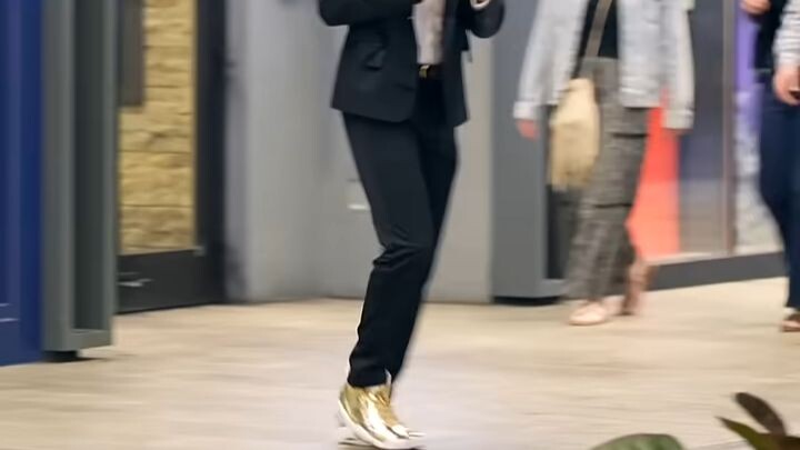 The smoothest space dance moves so far