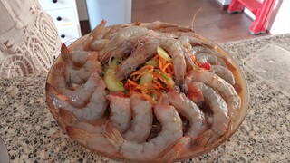 ส้มตำกุ้งสดลายเสือเผ็ดๆตัวใหญ่ๆเป็นกิโล Spicy Cucumbers Salad With Raw Shrimps