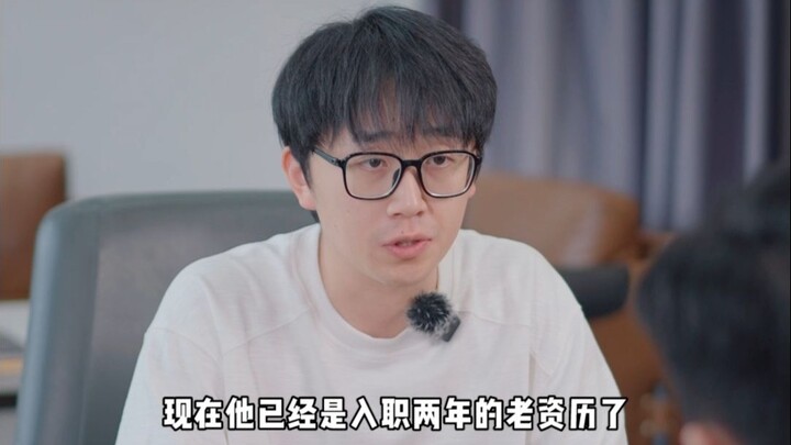 一个陌生人在公司门口站了两年...到底什么来头...