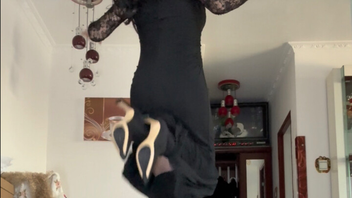 Kenapa baru sekarang aku nemu lagu mashup sebagus ini?