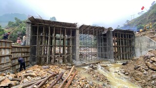 Cầu Chống Chơ khai xuân buổi làm đầu tiên năm mới cùng dân bản