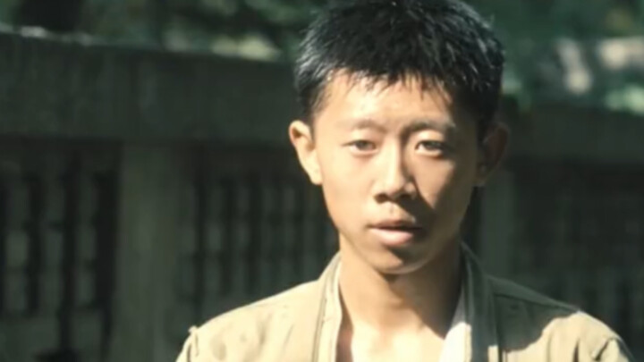 Inilah masa muda yang membuat semua pria malu, dan Jiang Wen merekamnya tanpa ragu, membuat kita ter