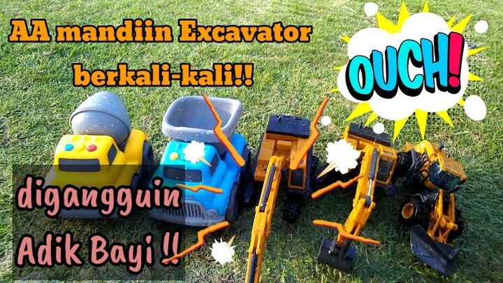 Mainan excavator si AA dimandiin