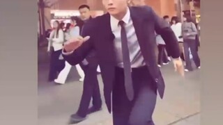 原地太空跑?迈克尔杰克逊是原地太空步，他是直接跑!怎么做到的!