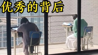 满脑子前途，不喜欢任何人的感觉真的爽死了，努力变优秀，学历和能力都是我应该争取的东西，不再纠结那些不必要的人和事儿，在脱贫的年纪就不要光想着脱单了！！！！！！