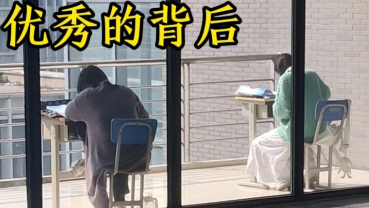 满脑子前途，不喜欢任何人的感觉真的爽死了，努力变优秀，学历和能力都是我应该争取的东西，不再纠结那些不必要的人和事儿，在脱贫的年纪就不要光想着脱单了！！！！！！