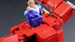 Toys Battle: Optimus Prime vs. Tai Chi Hero