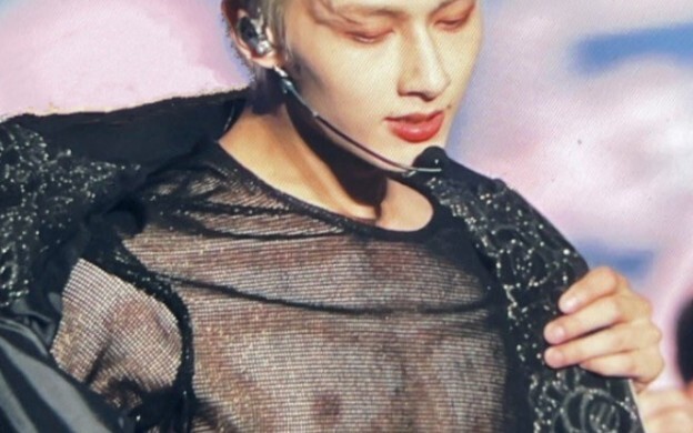 【Wen Junhui】Bounce, bounce (slowly opens) YEAH (slams shut quickly) Bounce (laughing and shaking) Bo
