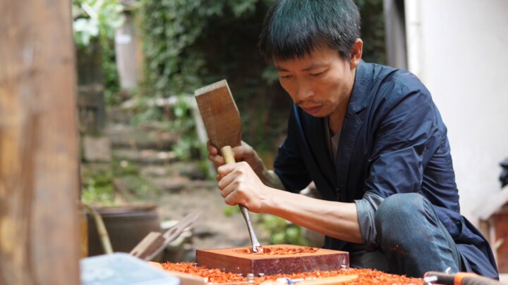 Happy Mid-Autumn Festival, friends! I made a big mooncake. It’s not as delicious as the ones I bough