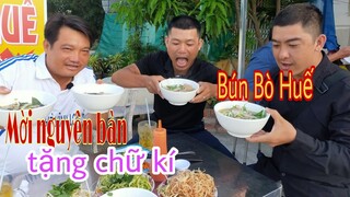 Thánh Ăn Vĩnh Long gọi nguyên bàn Bún Bò Huế, để mời và tặng chữ kí cho kênh "Hải Phòng Xuyên Việt"