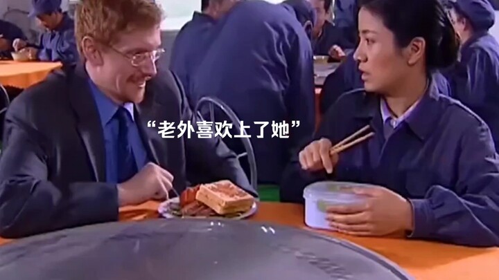 "Seorang wanita sama sekali tidak menyangka bahwa orang asing itu justru jatuh cinta padanya hanya k