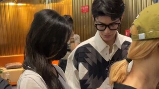 Yang Chaoyue và Ding Yuxi sẽ đến Reuters ở Thượng Hải vào ngày 29 tháng 6. Chúc việc ghi hình chương