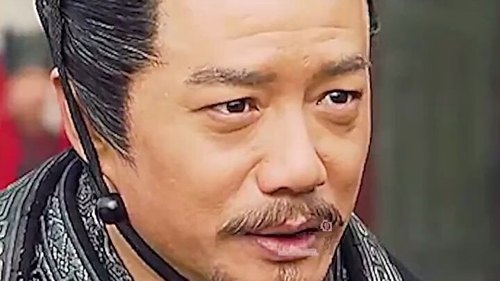 Lü Buwei, having accomplished his great feat, stepped down; the Qin army, the people, and all the mi
