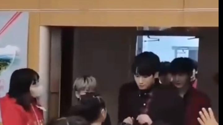 كما نعلم جميعًا، الأطفال هم أقوى سلاح لجذب المعجبين #فريق_شباب_العصر#TFBOYS#