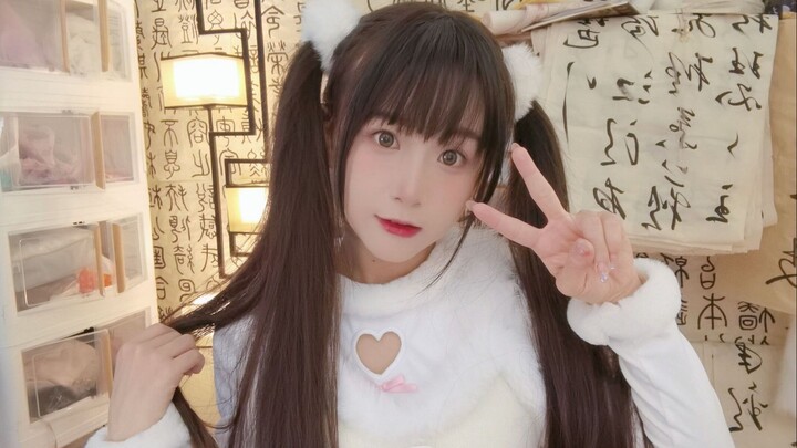 رقصة دينغ دينغ دونغ الخاصة بالزميلة الصغيرة؟ رأسي يطنّ بشدة