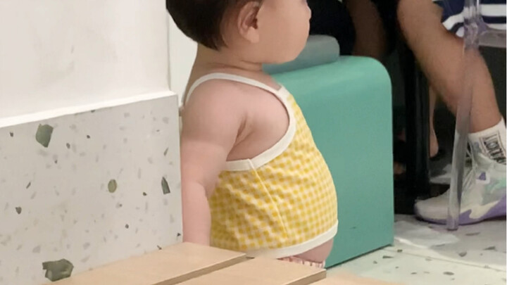 เวลาเดิน ให้พุงน้อยออกสำรวจทางก่อน~
