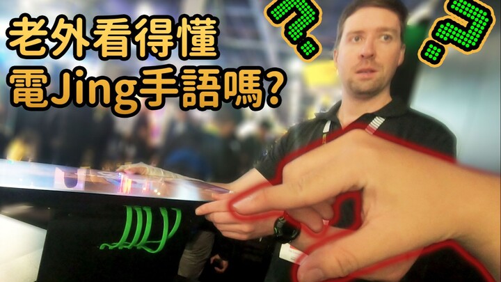 【CES 2019】Thử giao tiếp với người nước ngoài bằng ngôn ngữ ký hiệu? Razer trưng bày màn hình RGB hoà