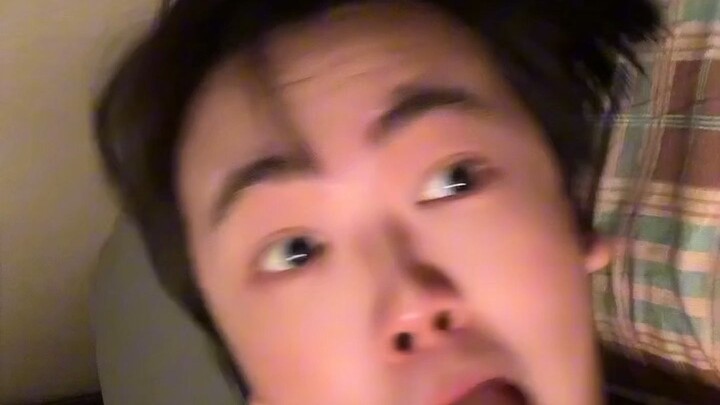 Sáng nay bố tôi nhìn thấy tôi và gọi là “Chen Bo”