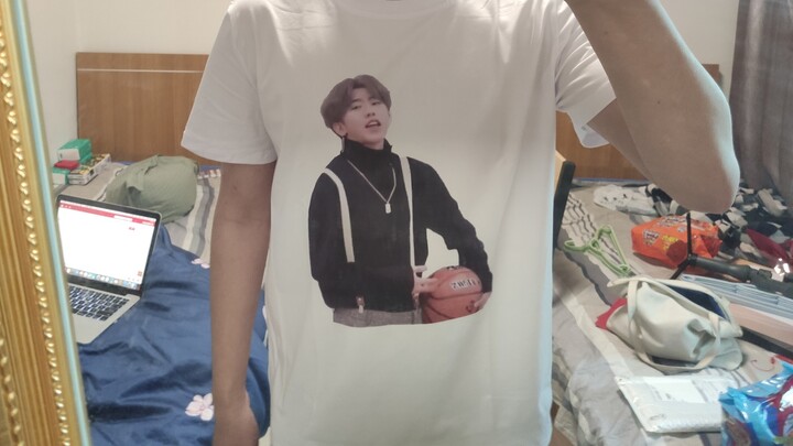 I printed Cai Xukun on my clothes and danced to “Ji Ni Tai Mei.” After I went outside, all the girls