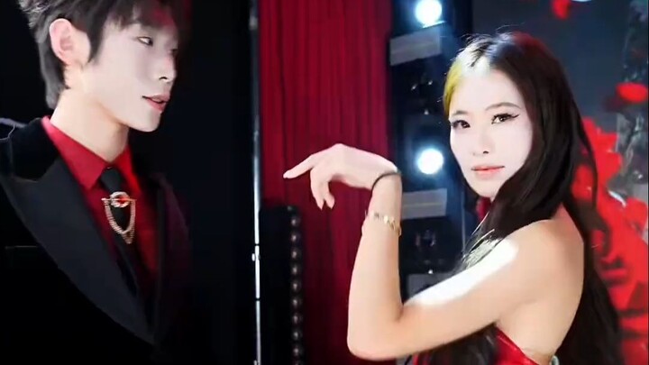 和闺蜜一起闯进男团2