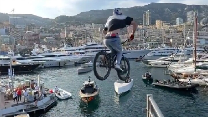 低头是生活，抬头是梦想。面对压力，是沉沦还是奋起，永远取决于你自己