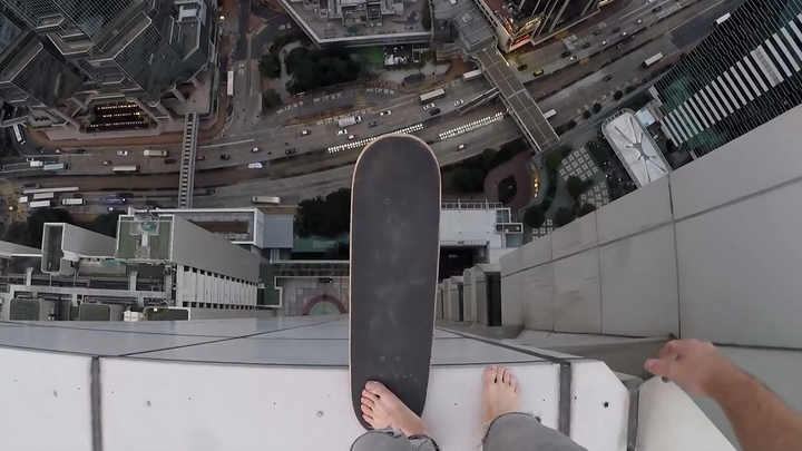 [Sports] High Building Skateboarding. Trigger Alert!