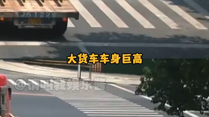 Thì ra cái “vùng bán nguyệt” bên lề đường đó hoàn toàn không phải là khu chờ dành cho xe thô sơ!