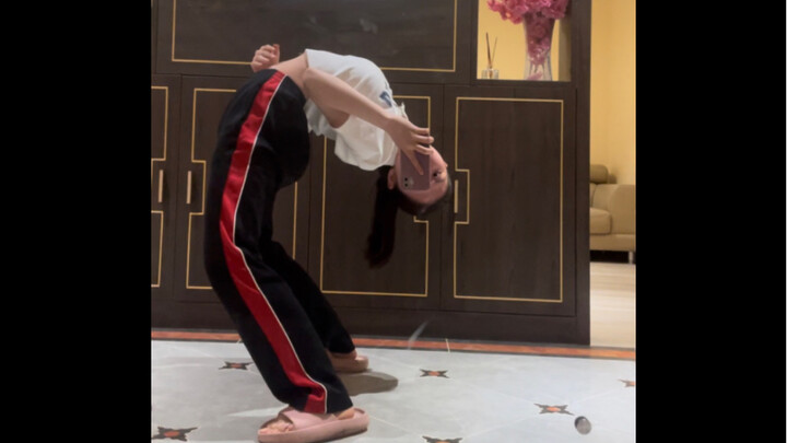 Merangkak gelap dengan wajah menghadap ke atas