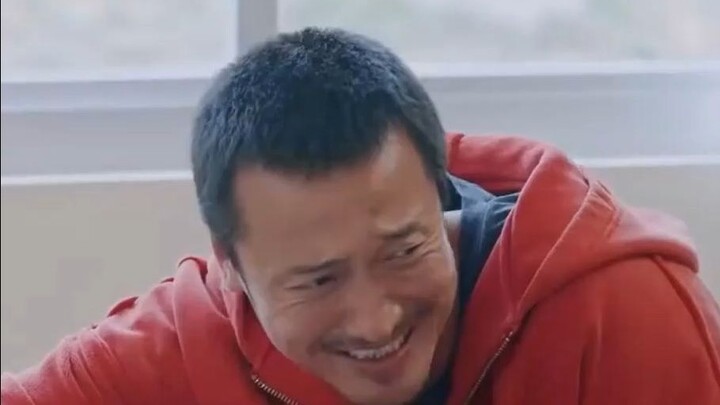 Wang Chuanjun’s phone-handling move was so smooth—only after hanging up did he realize he was holdin