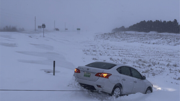 Giải cứu một cặp vợ chồng người Mỹ trong cơn bão tuyết