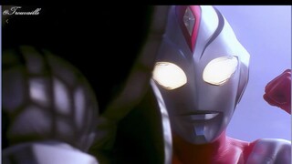 害怕是因为飞鸟是人，打出那一拳是因为他是奥特曼