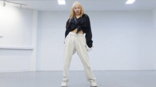 ห้องซ้อม "KNOCK" ของ อี แชยอน เปิดเผยแล้ว!