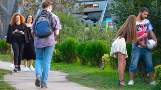 หัวเราะทั้งวันep 216 แกล้งคนในสาธารณะ