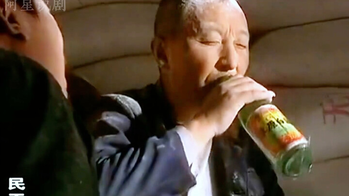 Naik kereta gratis sambil menyeruput minuman ringan dan ngemil kacang tanah untuk pergi ke kota menc