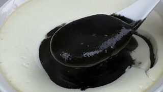 No girl could possibly resist a bowl of black sesame paste stewed with milk, right? Eating more blac