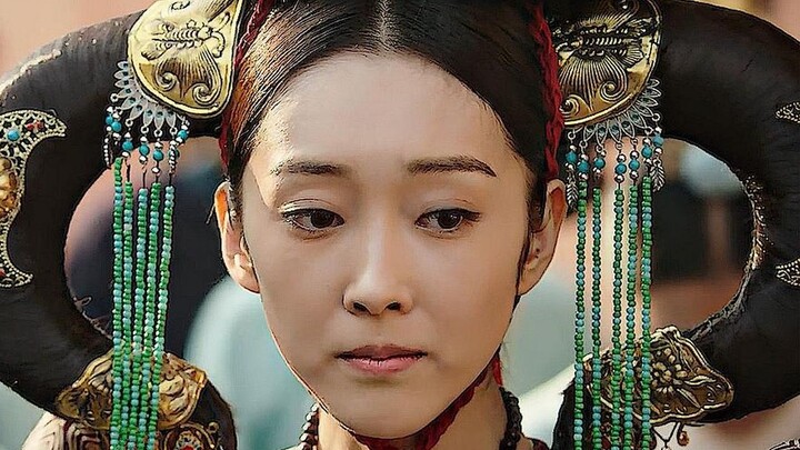 Longyue vốn luôn hoạt bát giờ đây đã không còn nụ cười trên môi nữa. Càn Long nói: Nàng sẽ không bao