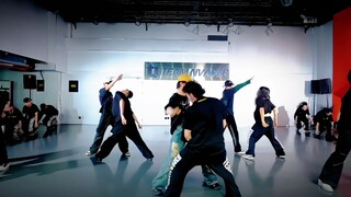 能把队友当伴舞的气场你确实是队内独一份了