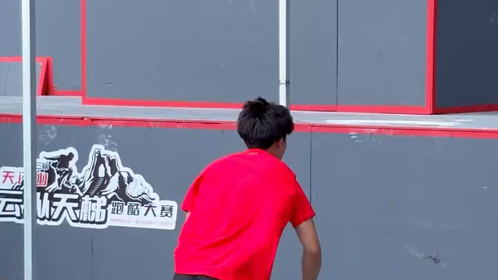 Let’s check out just how amazing China’s parkour elites are! “Tianmen Mountain Cloud-Crossing Ladder