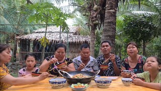 Đang Ăn Ngon Lành Bỗng Trời Đổ Cơn Mưa Cả Nhà Phải Đánh Nhanh Rút Gọn | TKQ & Family T979