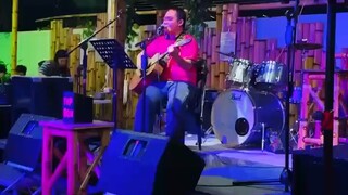 在人生的各种选择中，我们往往纠结于结果，不敢、不愿承担相应的后果，会产生后悔、抱怨的情绪，甚至把这些情绪打成死结。冯唐的人生并不是一帆风顺的，从协和医院到美国读MBA，到进入麦肯锡，再到搞投资、当