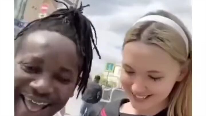 Pria yang Suka Pakai Pakaian Wanita