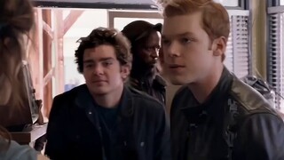 [Shameless Season 7] Meskipun mereka semua tidak tahu malu, tetap saja mengharukan untuk saling memb