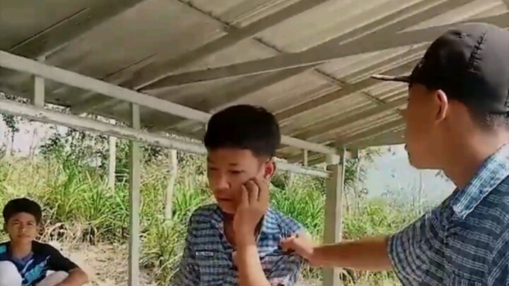 VIRAL! Aksi Perundungan Siswa SMP di Cilacap, Korban Dipukul Hingga Diseret